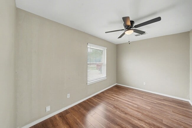 Building Photo - 6925 Calender Rd