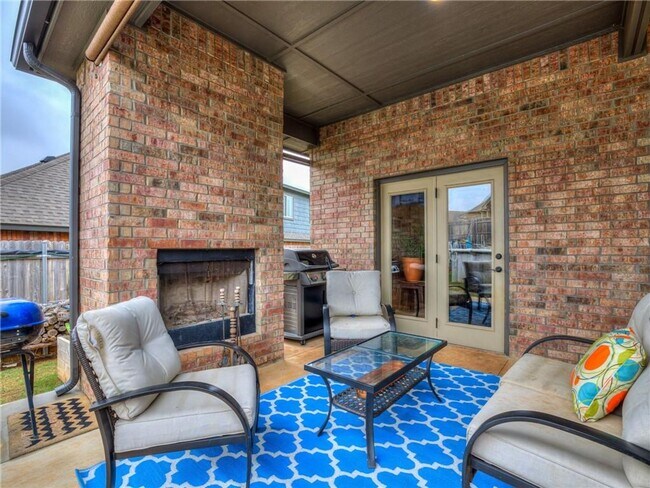Building Photo - Beautiful home in Kelly Lake Estates + 4 bedrooms + 3 full bathrooms