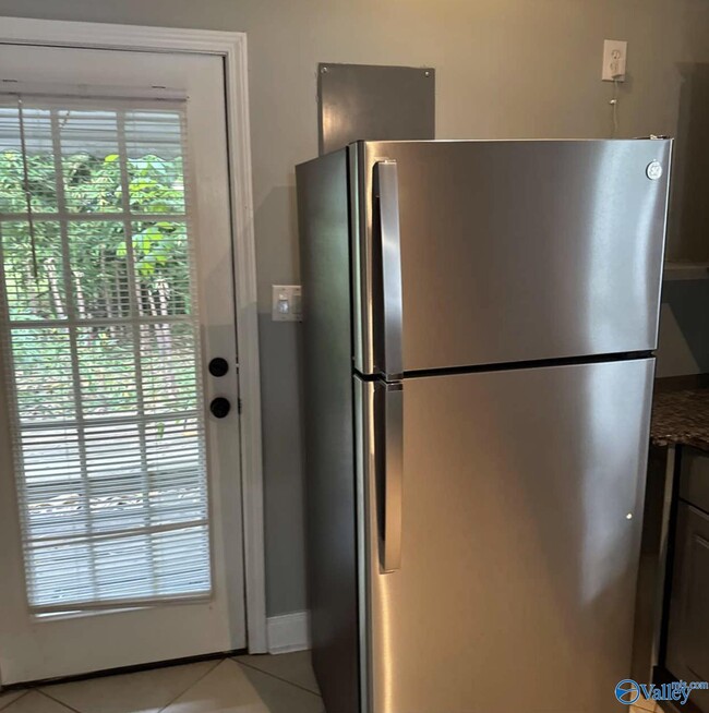 Building Photo - 1112 NE Wellman Ave