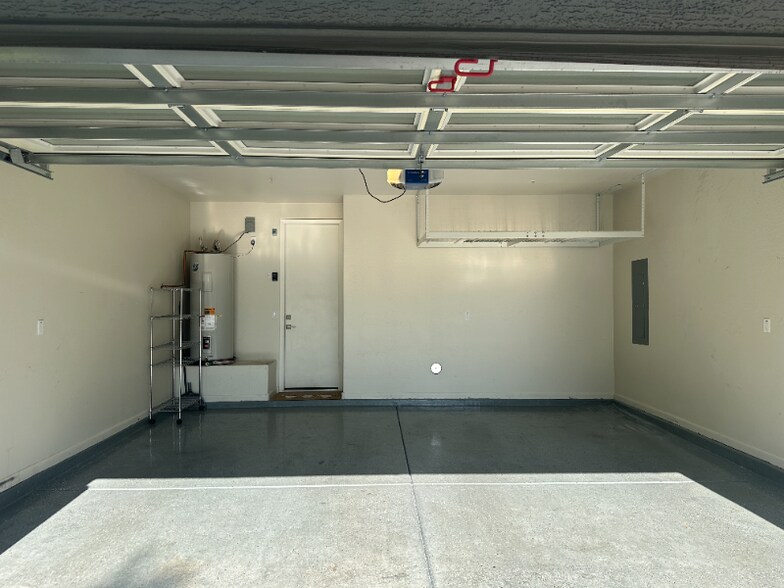 Building Photo - 2090 S Dorsey Ln