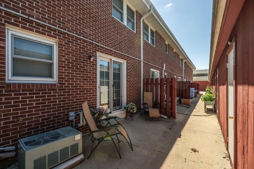 Rear Patio - 1304 E Sylvan Cir