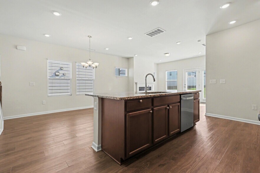 Building Photo - 653 Rawls Dr