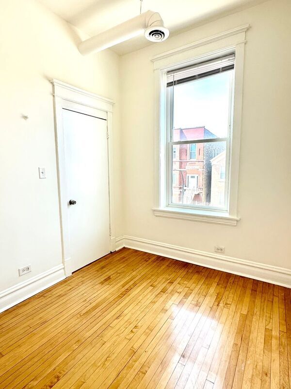 Building Photo - 2303 S Oakley Ave