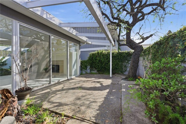 Building Photo - 1510 Westcliff Dr