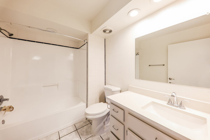 Building Photo - 9632 W El Caminito Dr
