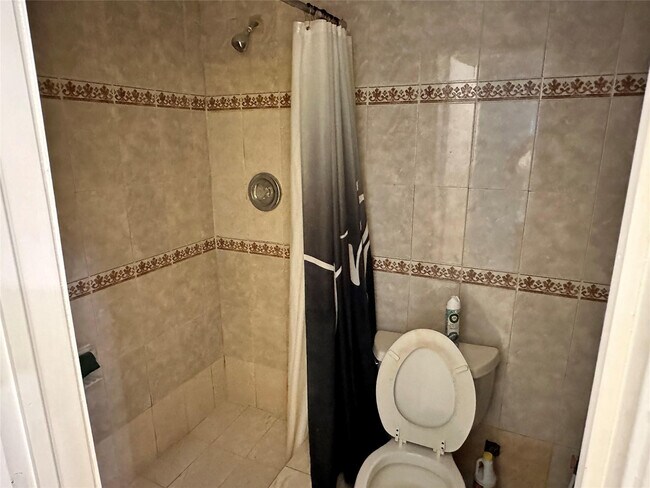 Building Photo - 5900 NW 17th Pl