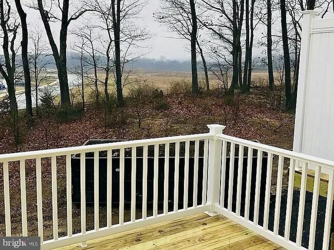 Building Photo - 4925 Laurel Dr