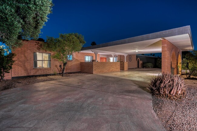 Building Photo - Fully furnished Tempe home with gorgeous b...