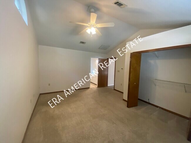 Building Photo - 19 Winfield Way