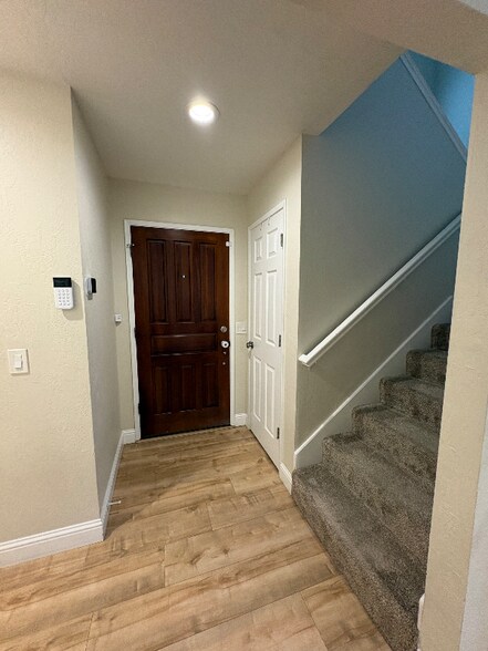 Building Photo - 984 San Miguel Rd