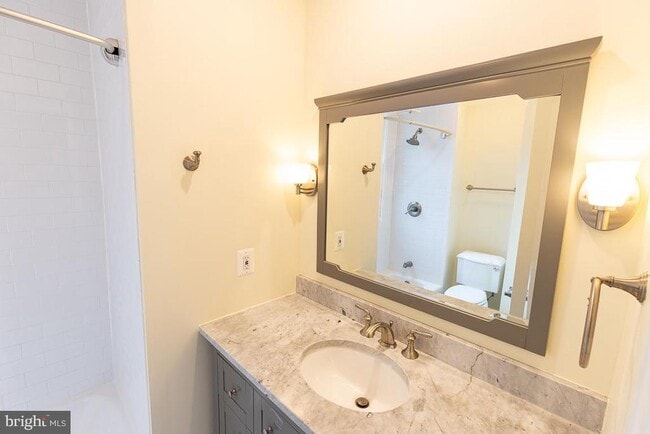 Building Photo - 315 12th St SE