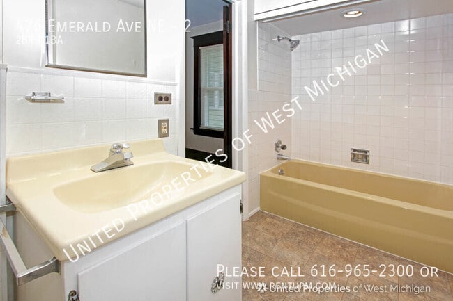 Building Photo - 476 Emerald Ave NE