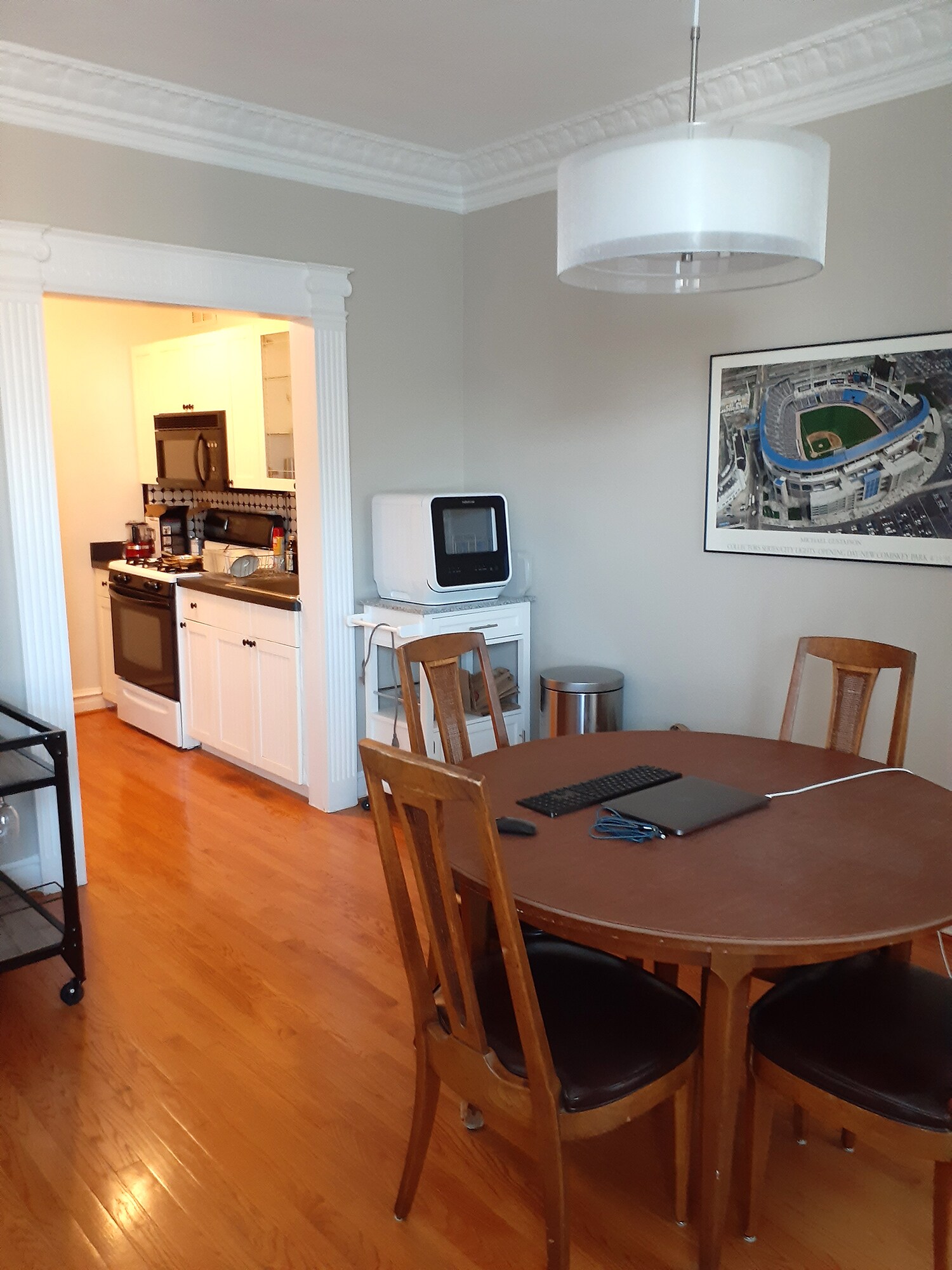 Dining room - 6101 N Sheridan Rd