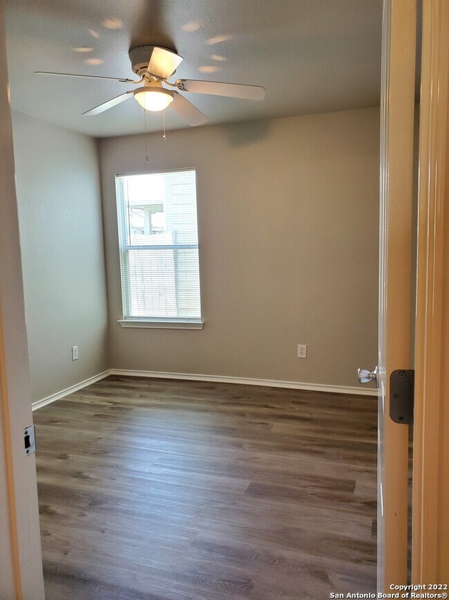 Building Photo - 136 Rattlesnake Way
