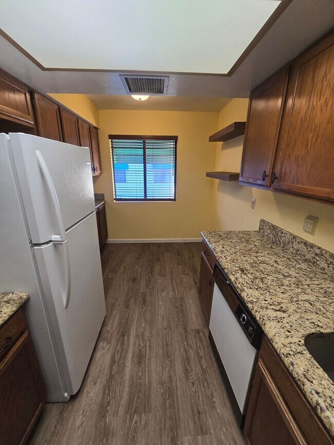 Building Photo - Beautiful 2 bedroom, 2 bath Condo available