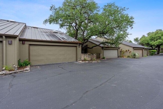 Building Photo - 1821 Westlake Dr