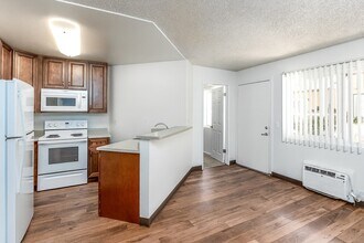 Building Photo - Spring Villas