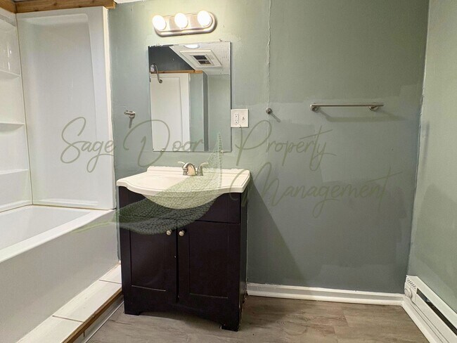 Building Photo - AVAILABLE NOW!!!!!