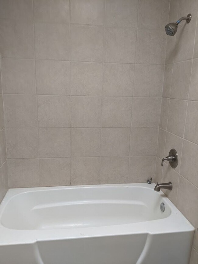 Building Photo - 4547 E Bellevue St