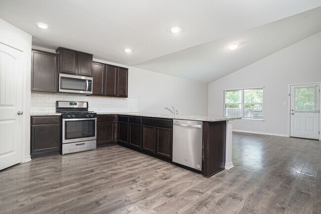 Building Photo - Spacious 4-Bedroom Home for Rent in Alamo ...