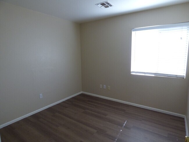 Building Photo - New paint and plank flooring.....convenien...