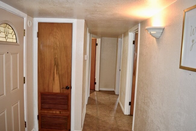 Building Photo - 1205 Royalty Ave