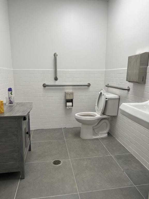 Building Photo - 2025 Central Park Ave