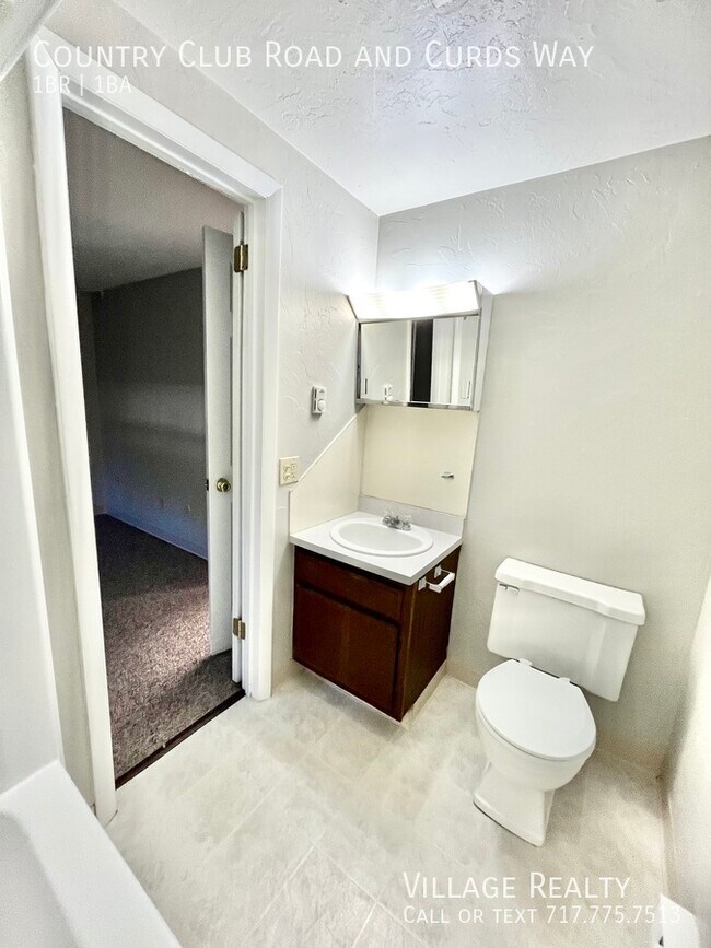 Building Photo - 613 Country Club Rd