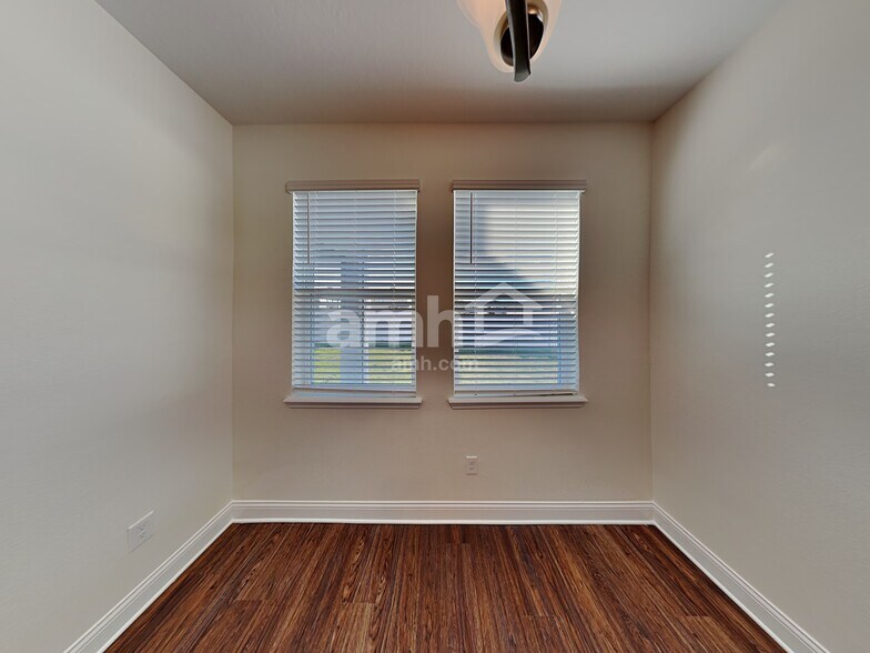 Building Photo - 1085 Summer Stone Lp