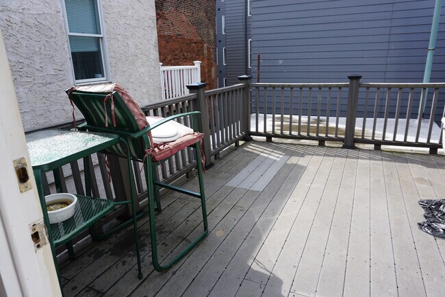 roof deck on 3rd floor - 406 E Girard Ave