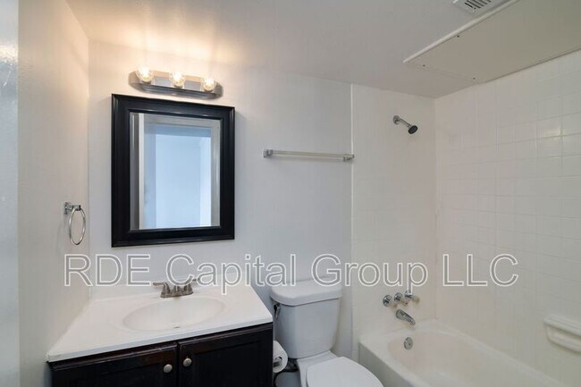 Building Photo - 2816 Throckmorton St