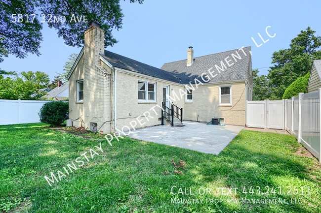Building Photo - 5817 32nd Ave
