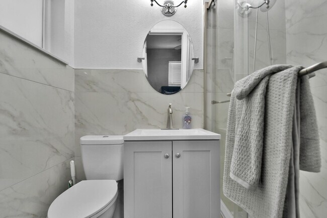 Building Photo - 201 SE 23rd St