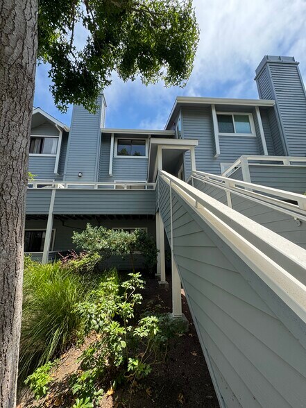 Building Photo - 41 Grandview Street