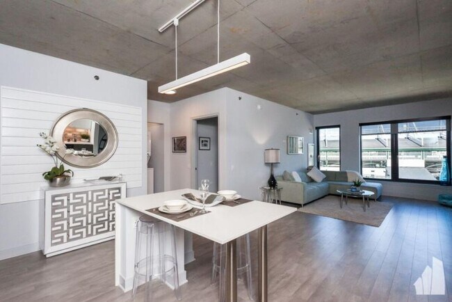 Building Photo - 2 bedroom in Chicago IL 60613