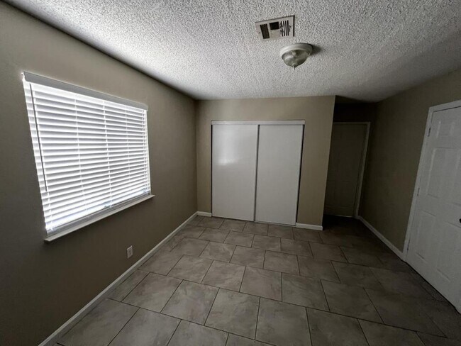 Building Photo - 6941 Appleton Dr