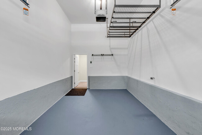 Building Photo - 10 McCormick Ave N