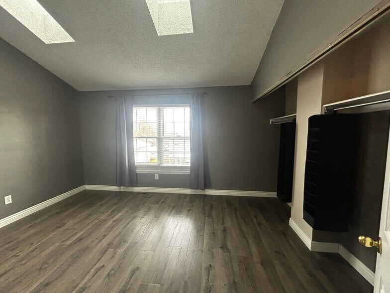 Building Photo - 16901 E Chenango Ave