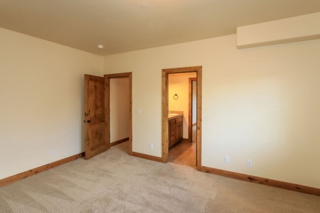 Building Photo - Beautiful 3 Bedroom Home in the Park City ...