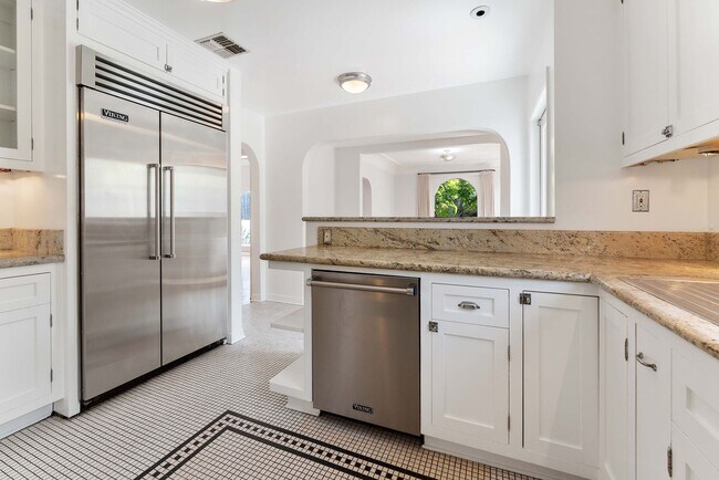 Building Photo - Incredible 4 bd 3 ba home- AVAILABLE SOON