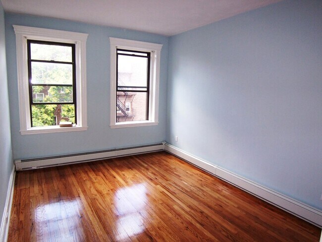 Building Photo - 61 Park Dr