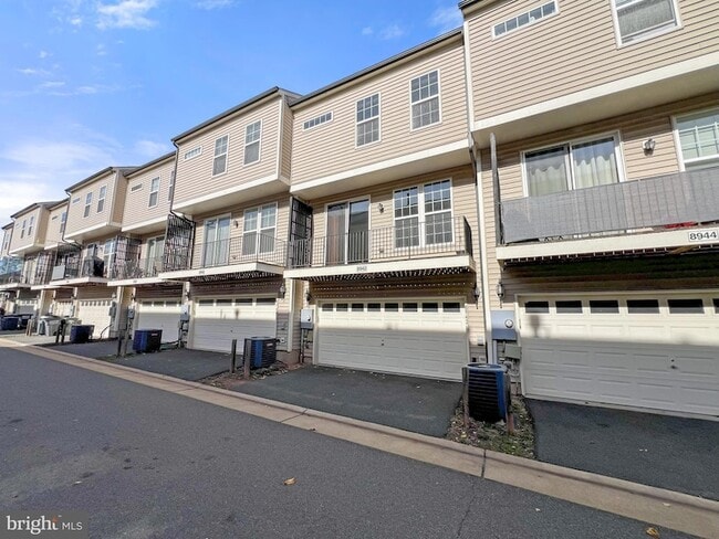 Building Photo - 8942 Dahlgren Ridge Rd