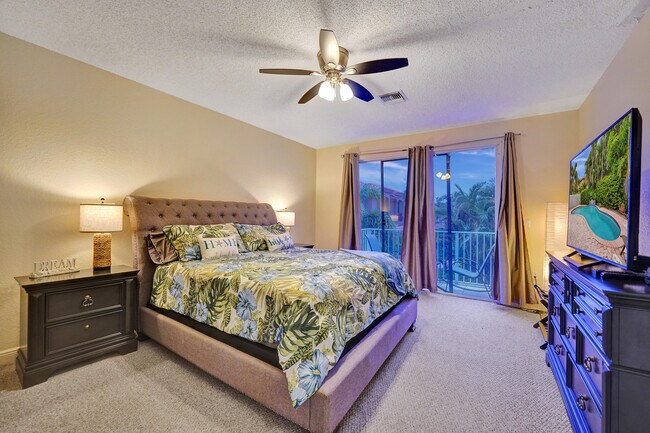 Building Photo - 220 Pine Ave