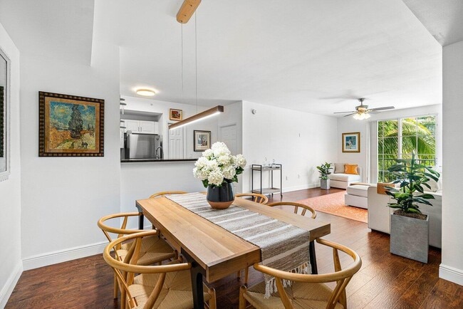 Building Photo - 720 S Sapodilla Ave