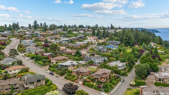 Building Photo - Gorgeous West Seattle Mid-Century Modern w...