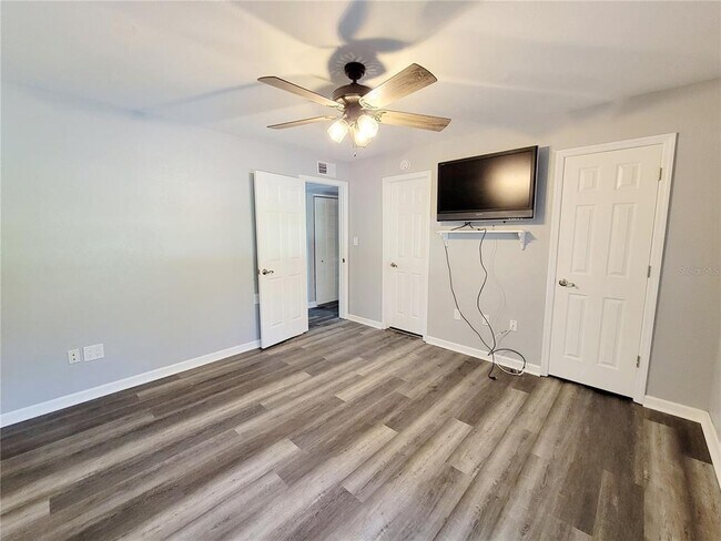 Building Photo - 4160 35th Terrace S