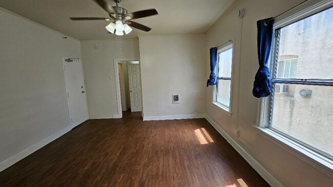Building Photo - 727 S Coronado St