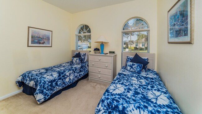 Building Photo - 8147 Fan Palm Way