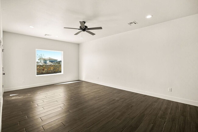Building Photo - Single Family Home