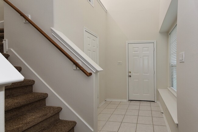 Building Photo - 102 Blue Creek Pl